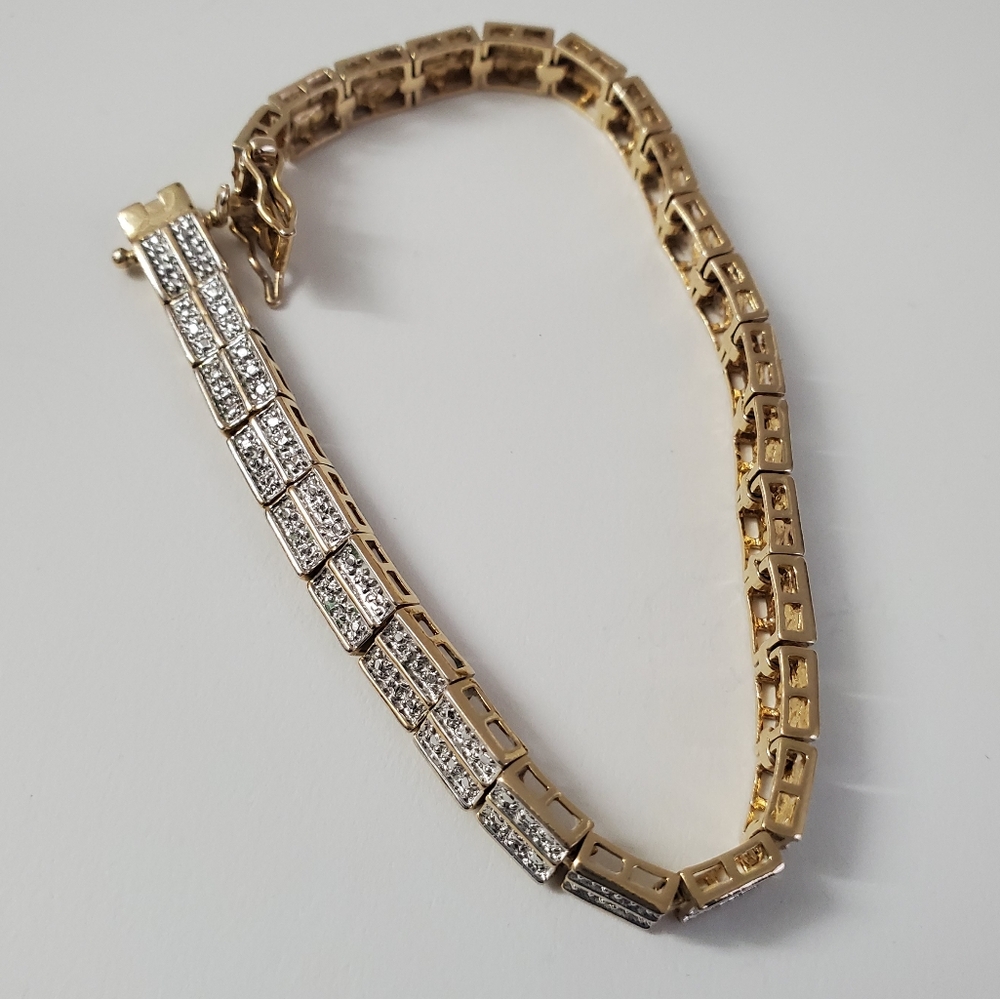 Watch Video / Timeless Sophistication: Sterling Silver 925 Diamond Cut Bracelet